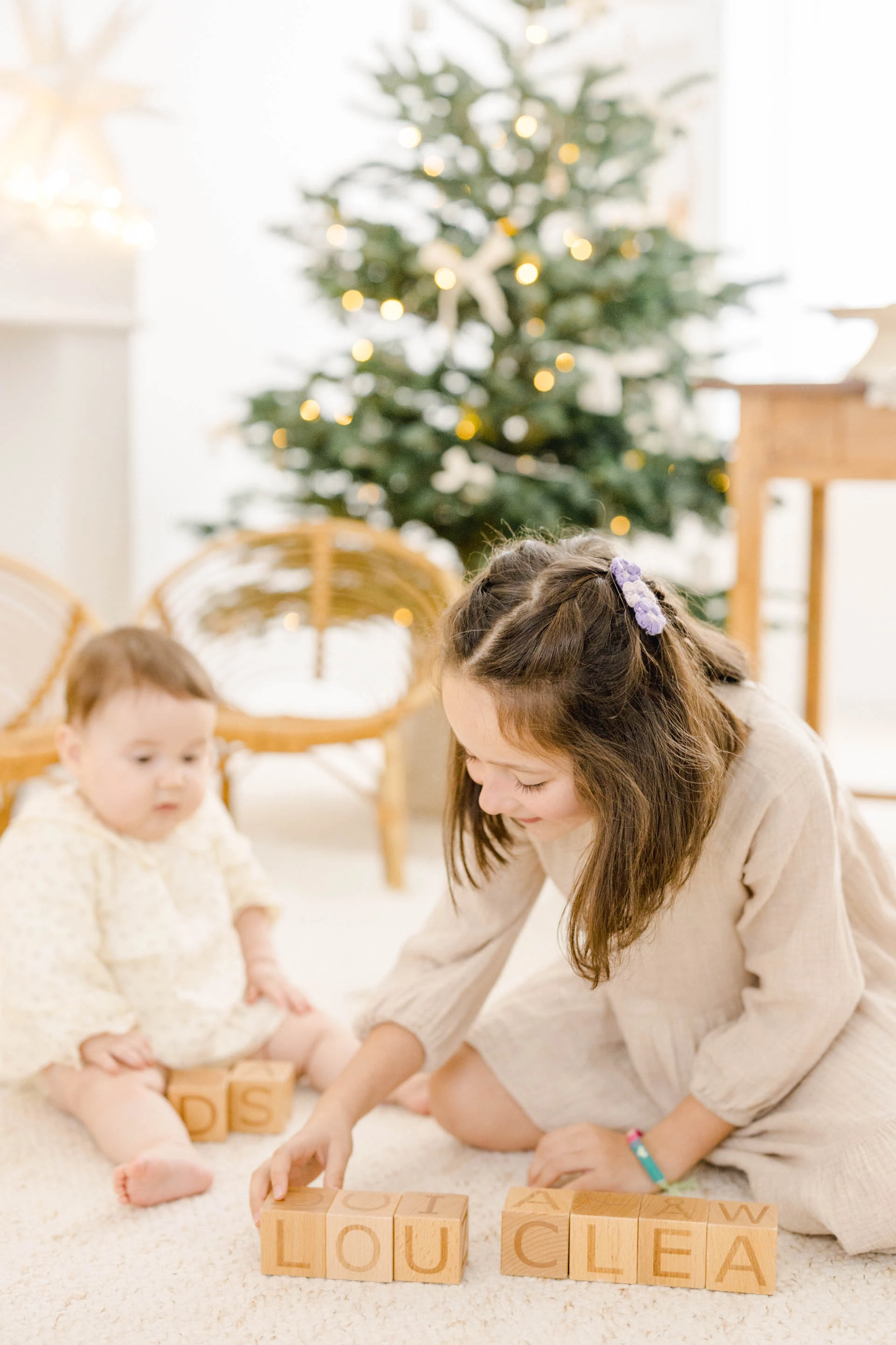 bonheur enfant jouer gris marron
